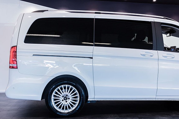 Mercedes-Benz V250 11 of 24