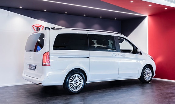 Mercedes-Benz V250 8 of 24