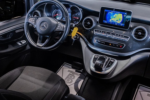 Mercedes-Benz V250 19 of 24