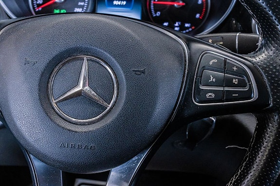 Mercedes-Benz V250 21 of 24