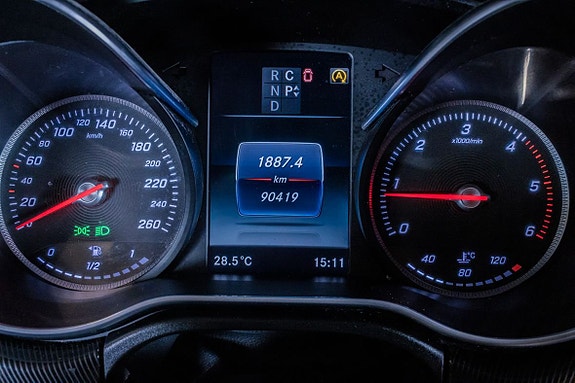 Mercedes-Benz V250 22 of 24