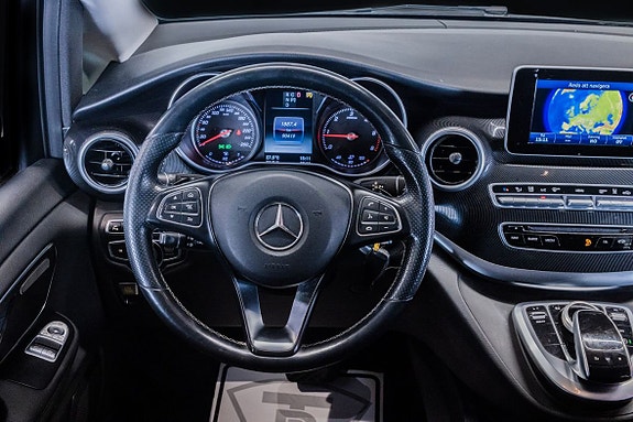 Mercedes-Benz V250 18 of 24