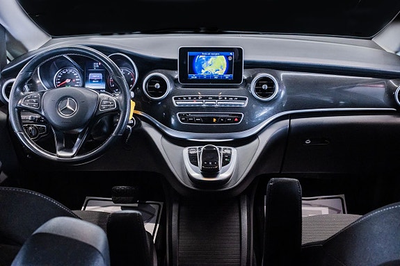 Mercedes-Benz V250 17 of 24