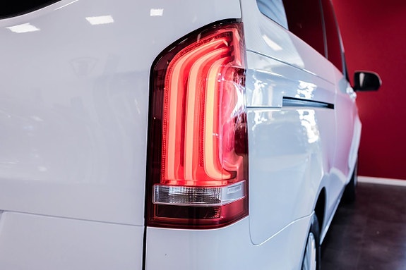 Mercedes-Benz V250 10 of 24