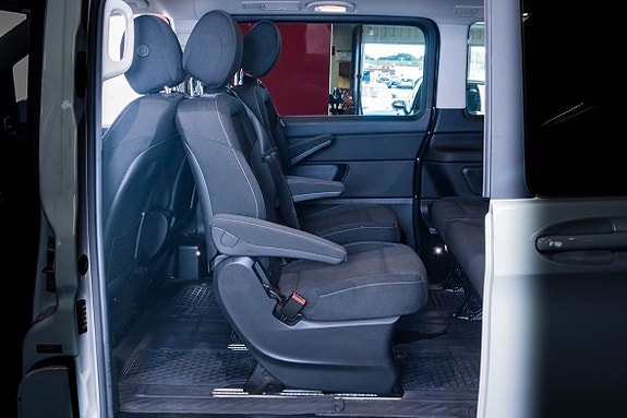 Mercedes-Benz V250 16 of 24