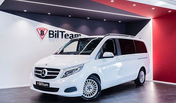 Mercedes-Benz V250 2 of 5