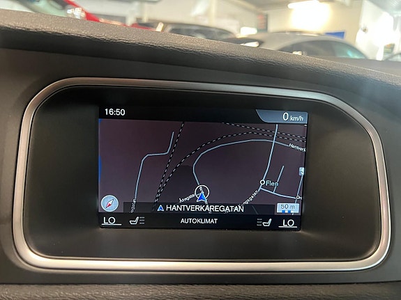 Volvo V40 Cross Country 12 of 13