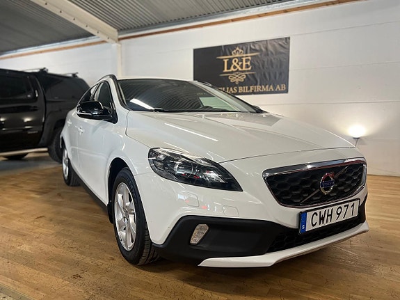 Volvo V40 Cross Country 3 of 5
