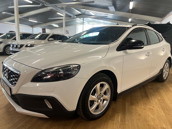 Volvo V40 Cross Country 2 of 5