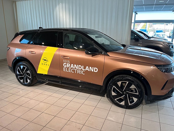 Opel Grandland 2 of 5