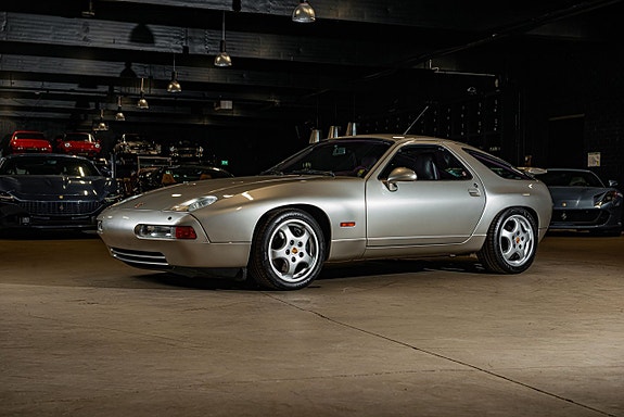 Porsche 928 2 of 28