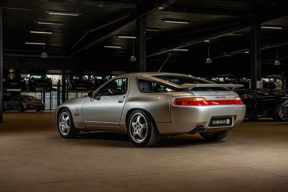 Porsche 928 4 of 28