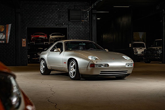 Porsche 928 8 of 28