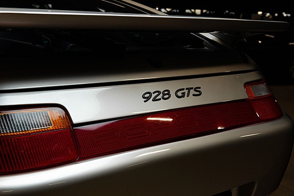 Porsche 928 24 of 28