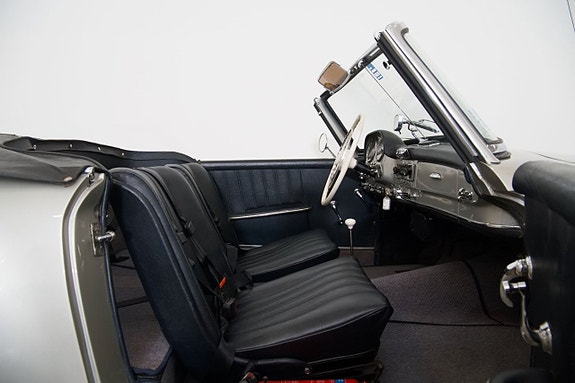 Mercedes-Benz 190 SL 19 of 26