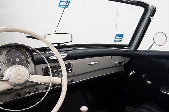 Mercedes-Benz 190 SL 10 of 26