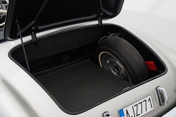 Mercedes-Benz 190 SL 16 of 26