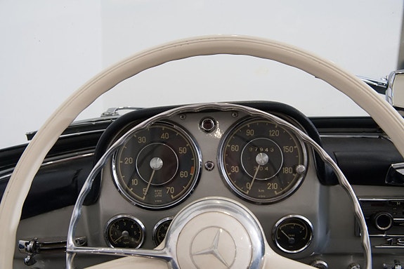 Mercedes-Benz 190 SL 18 of 26