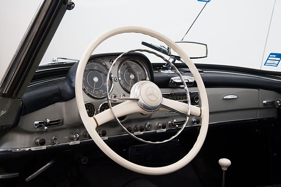 Mercedes-Benz 190 SL 8 of 26