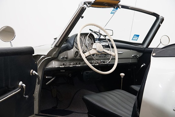 Mercedes-Benz 190 SL 7 of 26