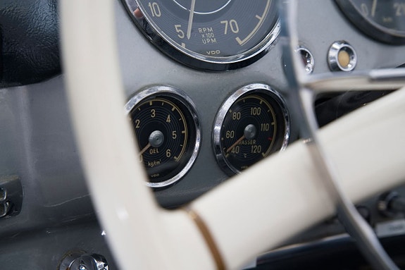 Mercedes-Benz 190 SL 13 of 26