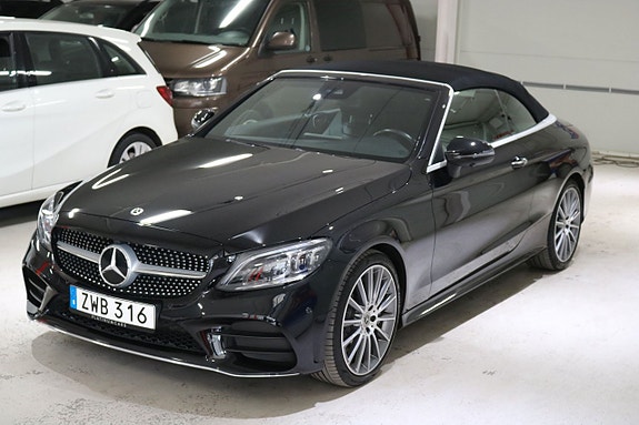 Mercedes-Benz C300 2 of 5