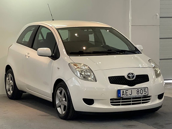 Toyota Yaris 3 of 12