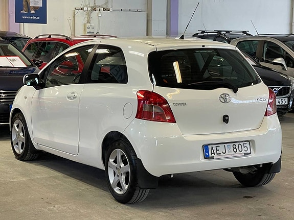Toyota Yaris 5 of 12