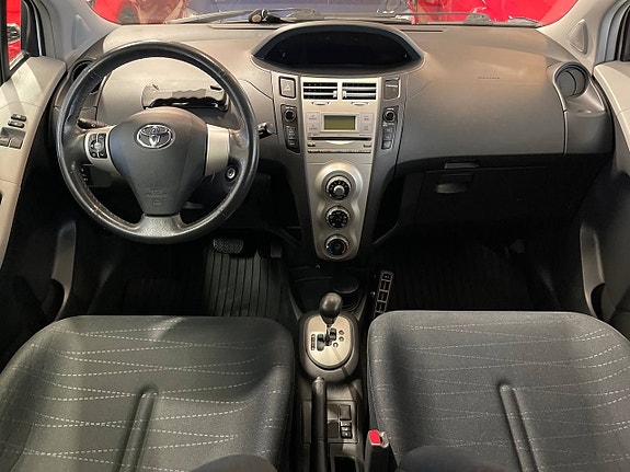 Toyota Yaris 11 of 12