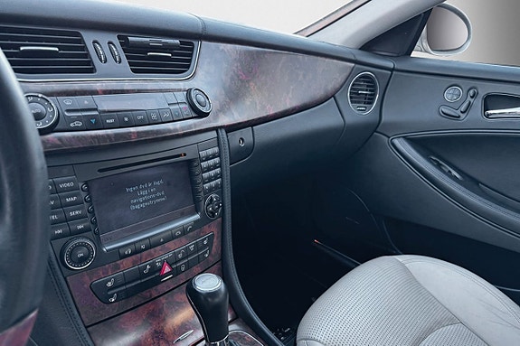Mercedes-Benz CLS55 8 of 12