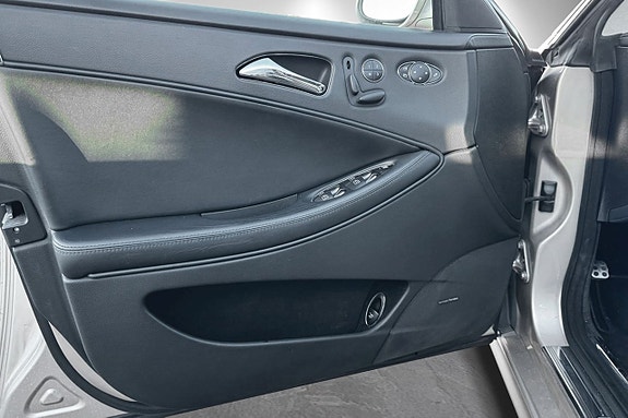 Mercedes-Benz CLS55 9 of 12