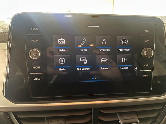 Volkswagen T-Roc 10 of 16