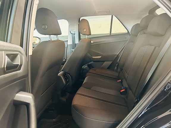 Volkswagen T-Roc 14 of 16