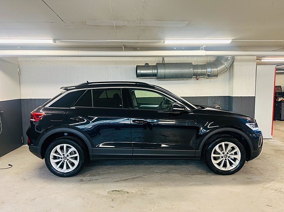 Volkswagen T-Roc 2 of 16