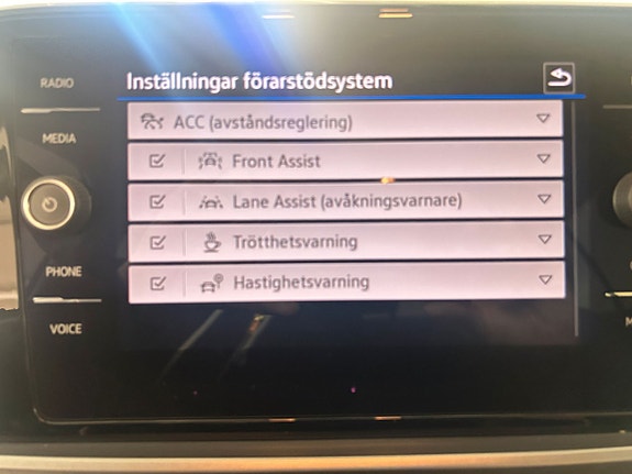 Volkswagen T-Roc 13 of 16