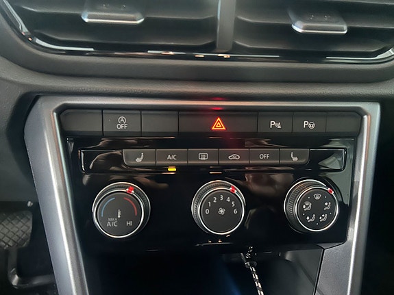 Volkswagen T-Roc 11 of 16