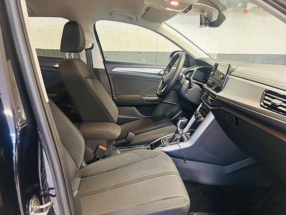 Volkswagen T-Roc 15 of 16
