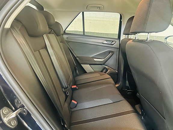 Volkswagen T-Roc 16 of 16