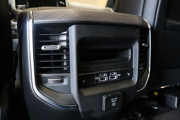 Dodge RAM 1500 12 of 17
