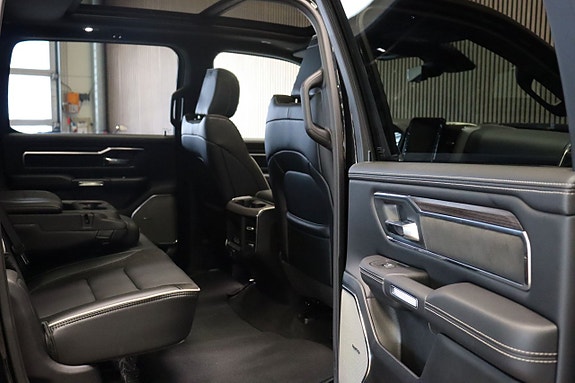 Dodge RAM 1500 8 of 17