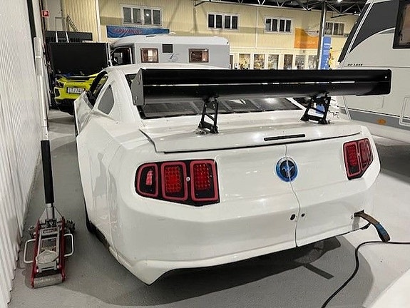 Ford Mustang 3 of 12