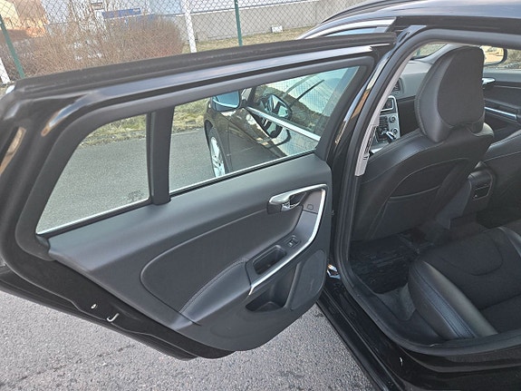 Volvo V60 7 of 18