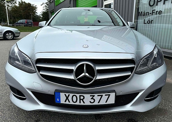 Mercedes-Benz E220 3 of 5