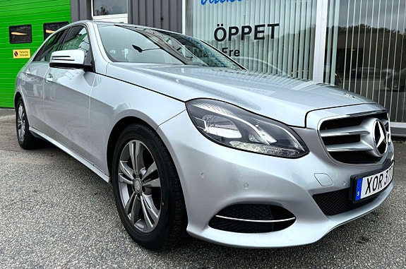 Mercedes-Benz E220 4 of 5