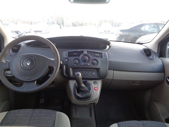 Renault Scenic 13 of 15