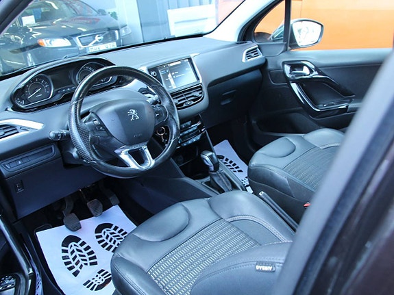 Peugeot 208 12 of 13