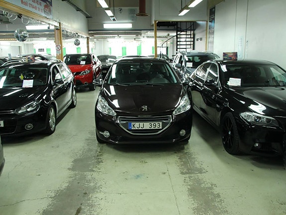 Peugeot 208 9 of 13