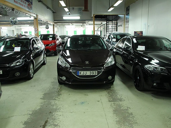 Peugeot 208 5 of 13