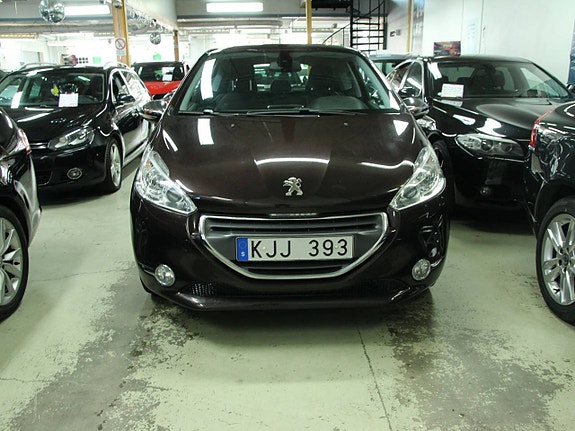 Peugeot 208 2 of 13