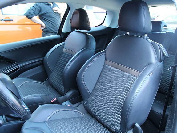 Peugeot 208 11 of 13